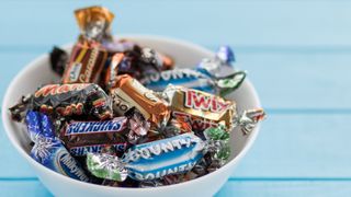 Mars mini chocolates in a bowl