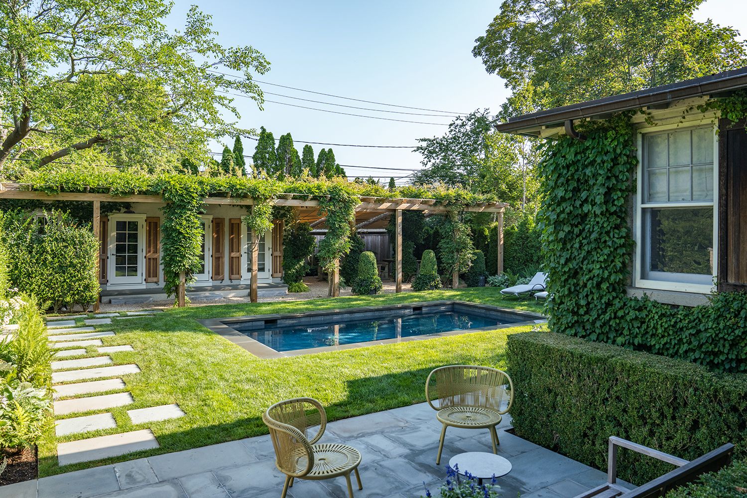 garden storage ideas around a pool