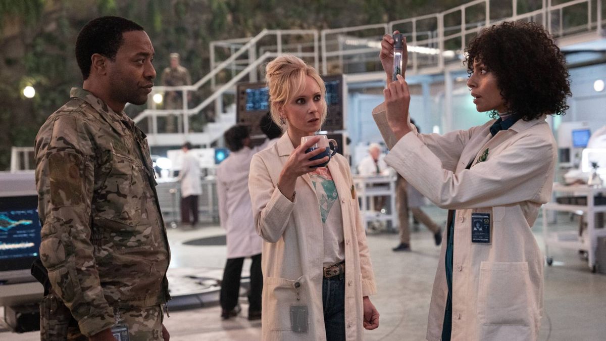 Juno Temple and Chiwetel Ejiofor in Venom: The Last Dance 