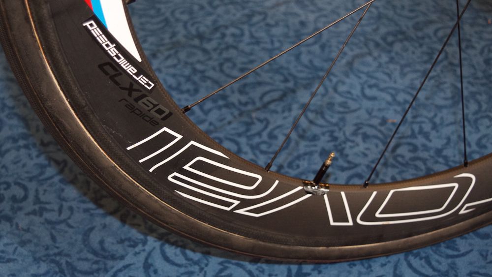 60mm deep rims also contribute to the aerodynamic performance