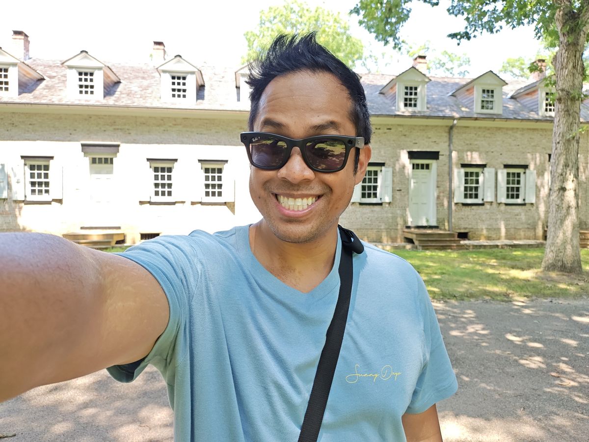 Motorola Razr Plus 2024 portrait sample.