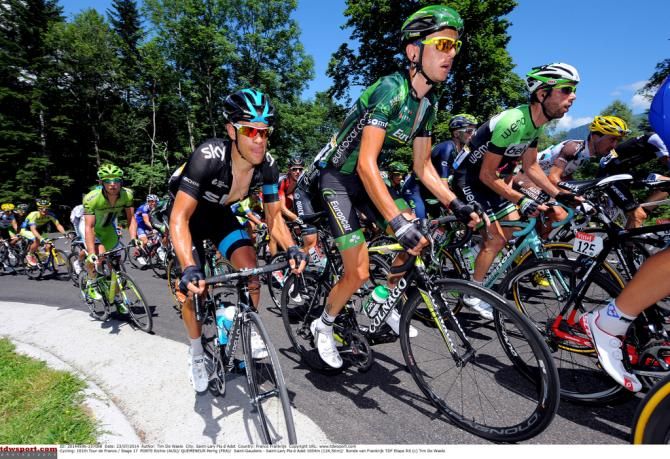 Richie Porte (Team Sky) moves up on the inside line
