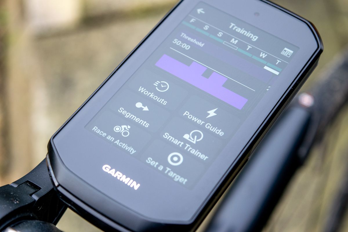 A training screen on the Garmin Edge 1050