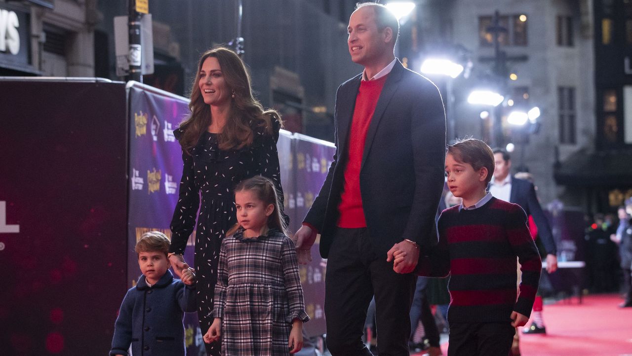 london, england december 11 prince william, duke of cambridge and catherine, duchess of cambridge with their children, prince louis, princess charlotte and prince george, attend a special pantomime performance at london&#039;s palladium theatre, hosted by the national lottery, to thank key workers and their families for their efforts throughout the pandemic on december 11, 2020 in london, england photo by aaron chown wpa poolgetty images