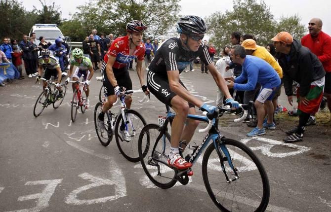 Chris Froome and Bradley Wiggins chase the flying Juan Jose Cobo, 2011.