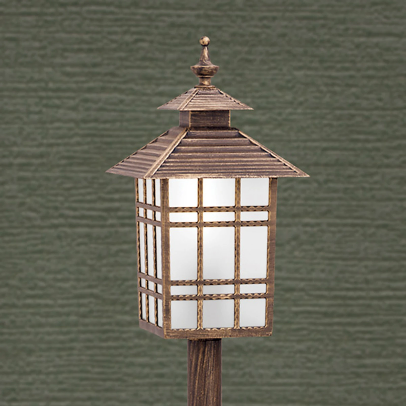 Traditional Ilka Path Light, Lantern Shape