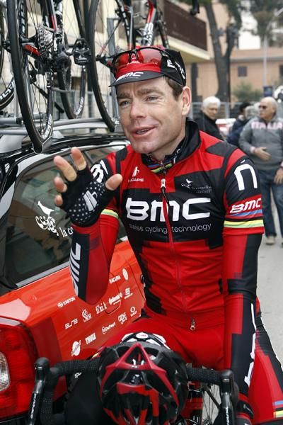 Cadel Evans (BMC) gets some last minute advice