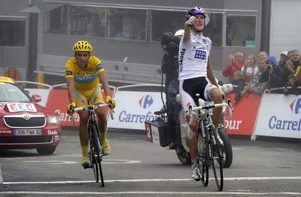 Andy Schleck (Saxo Bank) wins stage 17 at the Col du Tourmalet summit.