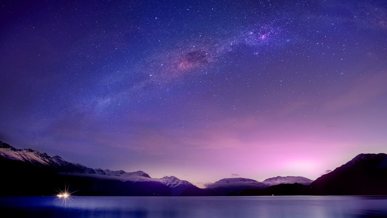 Stars reflecting in a lake at night in New Zealand, Queenstown