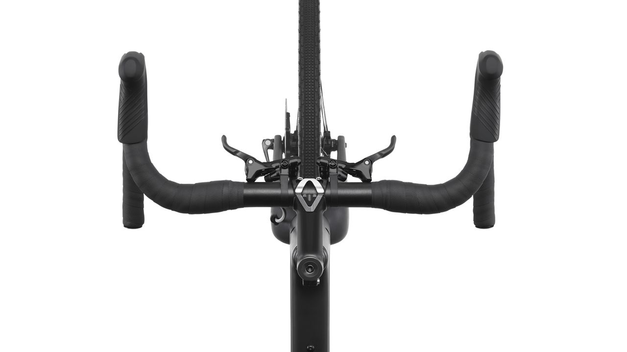 The additional handlebar top brake levers can be fitted as a pair or a single unit