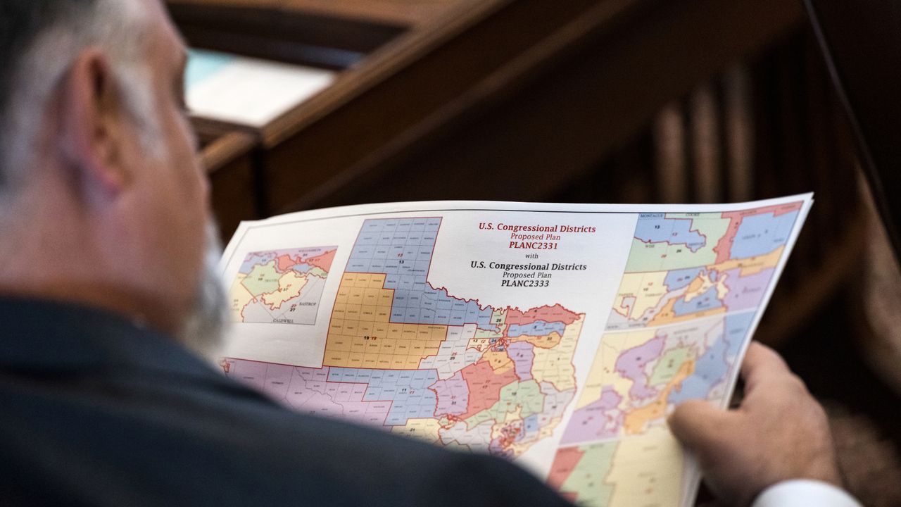 Texas lawmaker looks at new congressional map