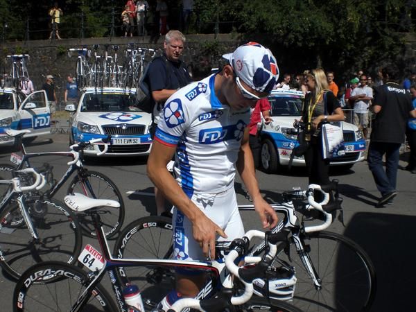 Anthony Geslin (FDJ) check his bike before the start