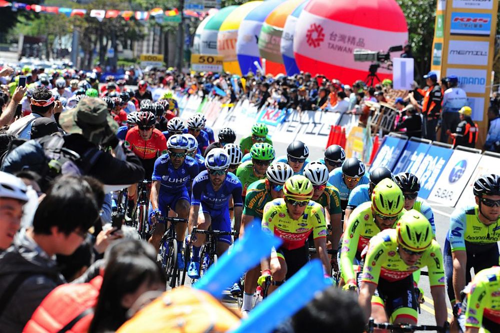 Sebastian Haedo (UnitedHealtcare) in the peloton at the Tour of Taiwan