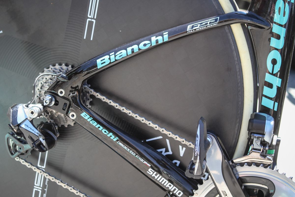 A look at the Bianchi Aquila rear end with a Shimano Dura-Ace 9070 drivetrain