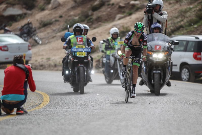 Eduardo Sep&uacute;lveda (Bretagne-S&eacute;ch&eacute; Environnement) riding to third place