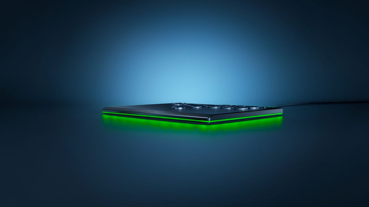 Side shot of the Razer Kitsune