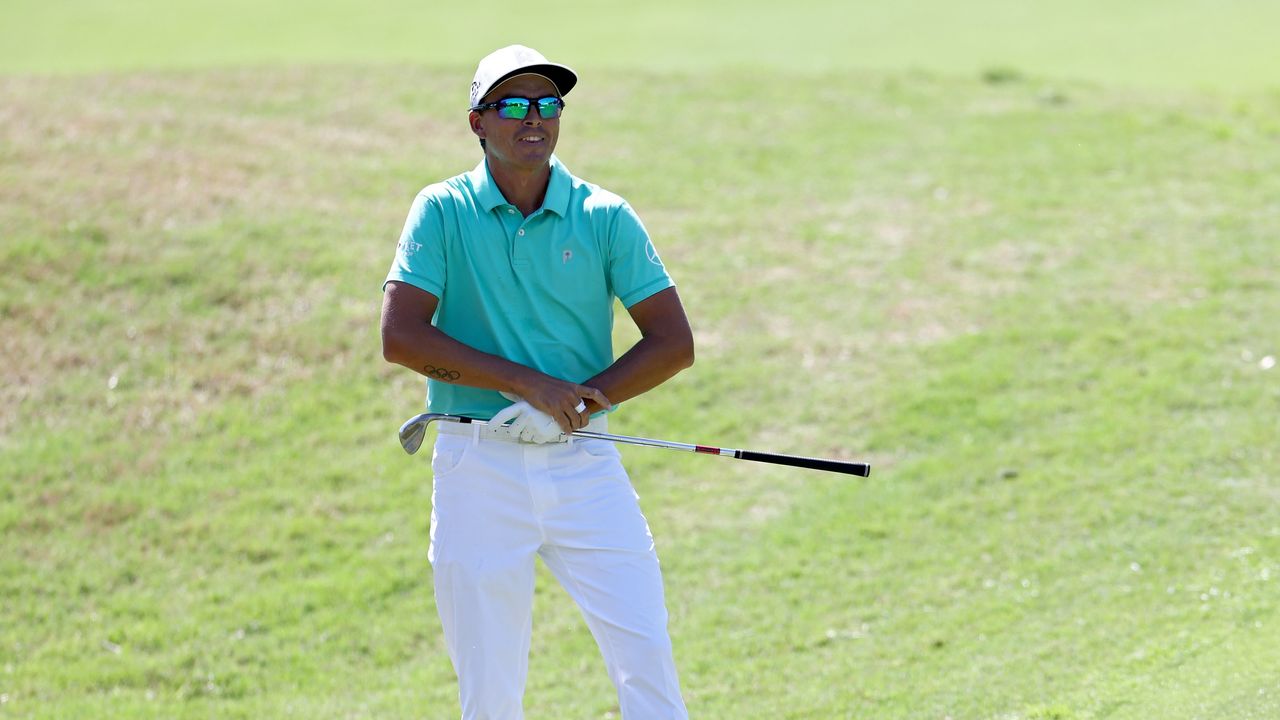 Rickie Fowler lines up a shot on the sixth hole at the WGC-Dell Technologies Match Play.