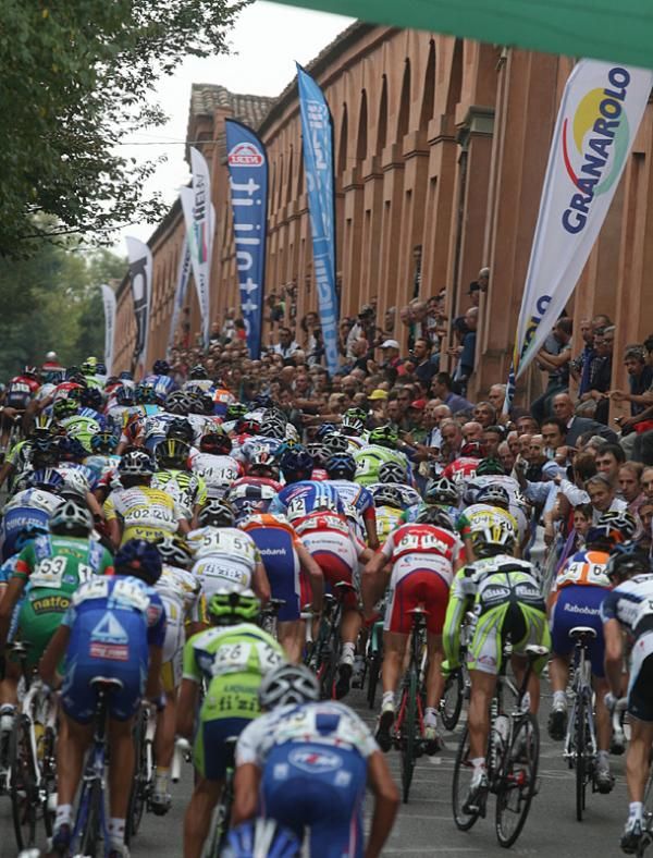 The Giro dell'Emilia climbs up the San Luca.