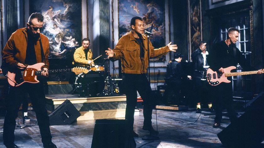 SATURDAY NIGHT LIVE -- Episode 19 -- Pictured: Young FIne Cannibals during the musical performance on May 13, 1989 (Photo by Alan Singer/NBCU Photo Bank/NBCUniversal via Getty Images via Getty Images)
