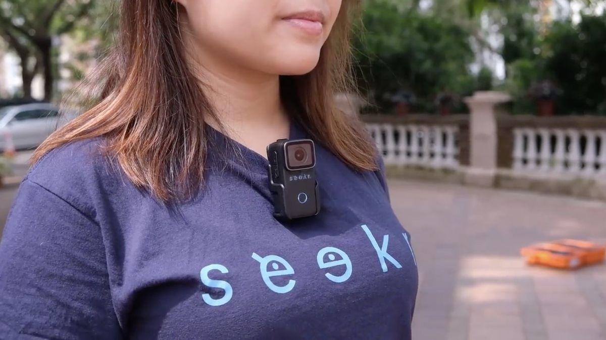 A person wearing the Seekr camera clipped onto a t-shirt