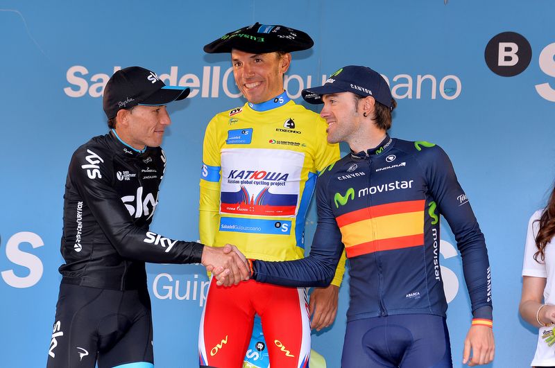 Sergio Henao (Team Sky) and Ion Izagirre (Movistar) shakes hands