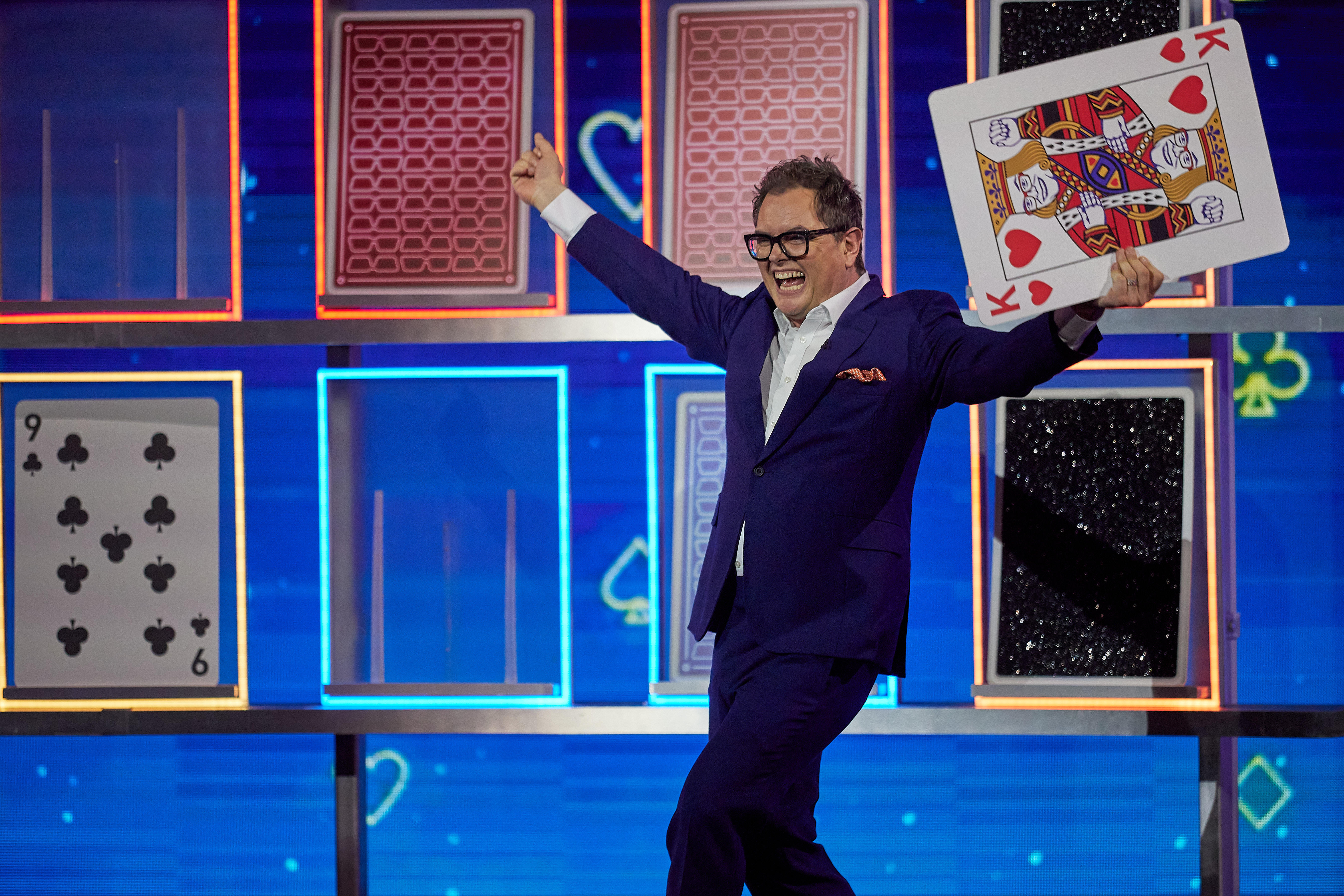 TV tonight – Alan Carr gets his cards right.