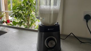 Cleaning the Philips 5000 Series Blender