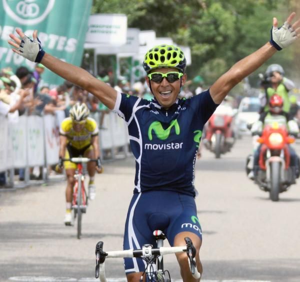 Fredy Gonzalez (Movistar) takes the win ahead of the chasing escape group.