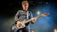  Johnny Marr performs at Fabrique on November 06, 2025 in Milan, Italy.