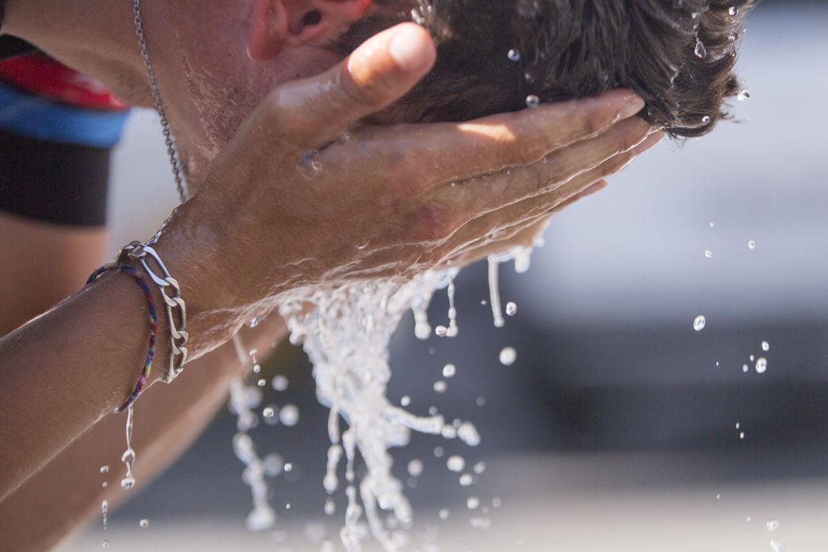 A water fountain offers a chance for some cold water under the hot Spanish sun