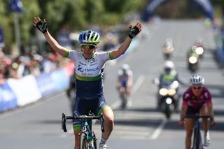 Amanda Spratt wins two-up sprint to take second Australian national title