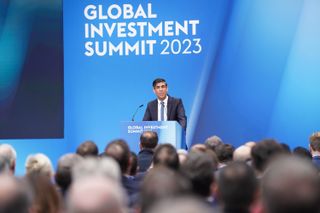 UK prime minister Rishi Sunak speaking on stage at the Global Investment Summit 2023