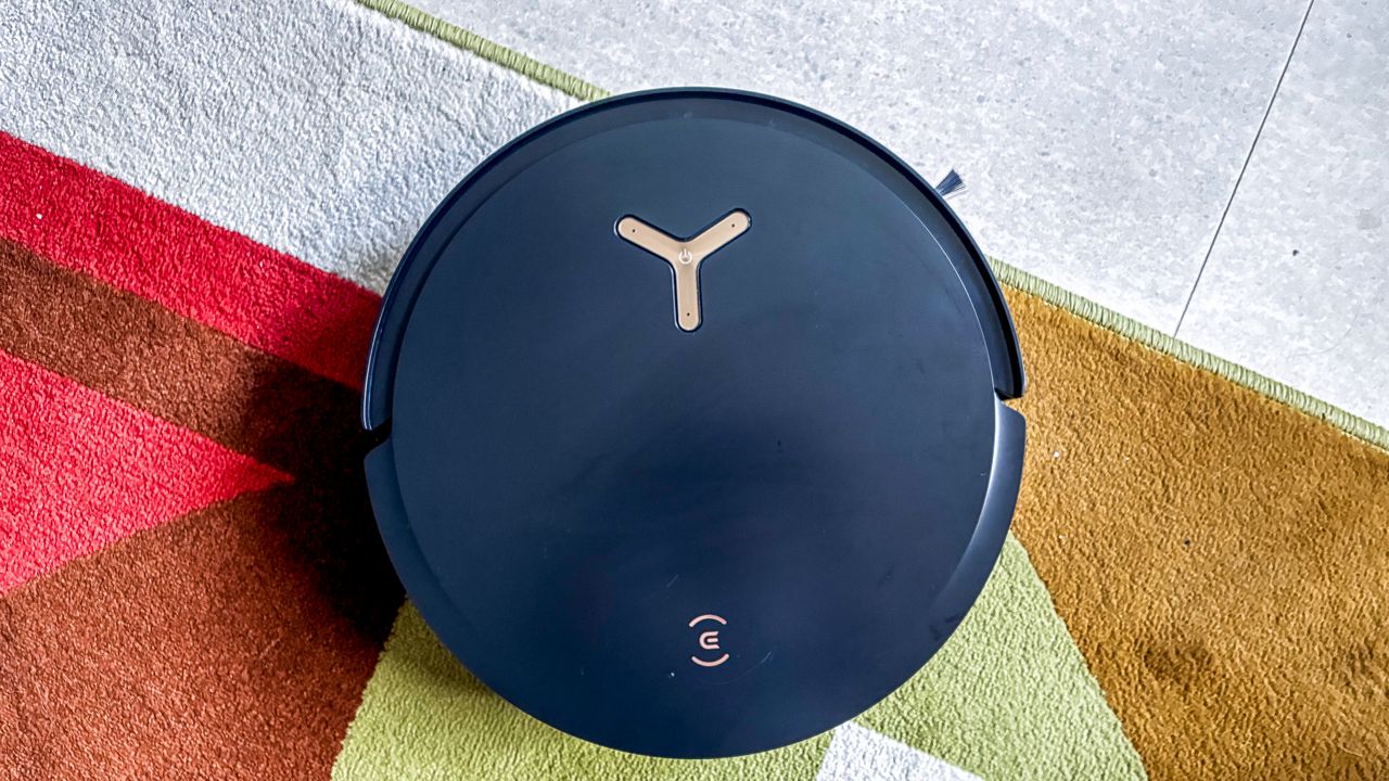The robot of the Ecovacs Deebot X8 Pro Omni
