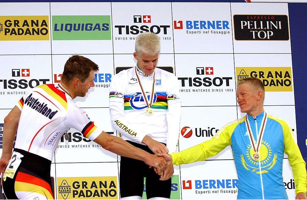 Michael Rogers atop the 2004 Worlds TT podium with Michael Rich and Alexander Vinokourov