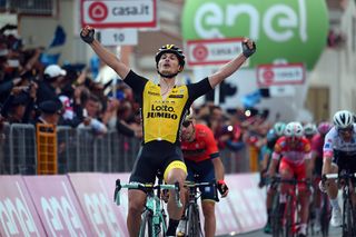 Enrico Battaglin (LottoNL-Jumbo) wins stage 5 at Giro d'Italia