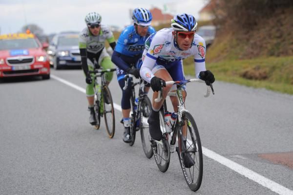 The break of three led by Saur Sojasun's Jimmy Engoulvent.
