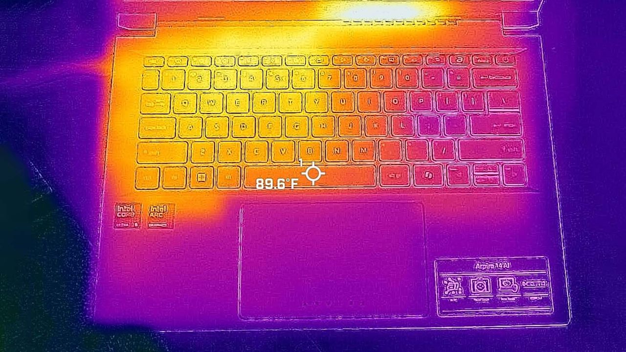 Picture taken with a thermal camera that shows that the Acer Aspire 14 AI gets hotter on the left side than on the right.