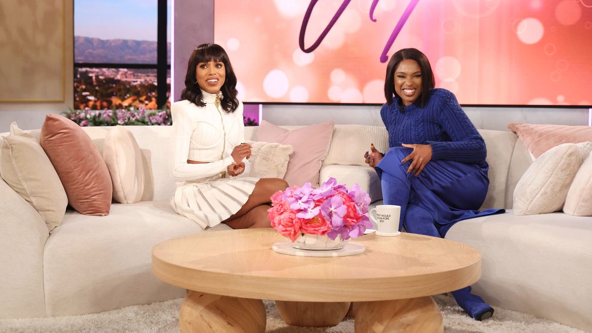 Jennifer Hudson talks to actress Kerry Washington on the set of her talk show.