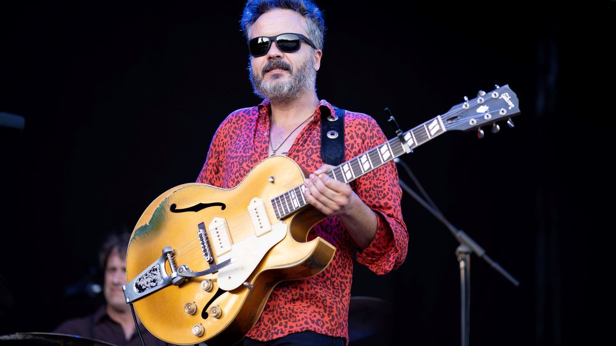 Spanish singer, Diego García known as El Twanguero performs live during the Noches del Botanico music festival at Real Jardín Botánico Alfonso XIII.