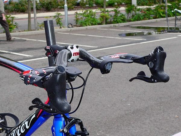 ITM's carbon fiber base bar is certainly among the curvier examples of the genre.