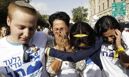 Israel's wearing free Gilad Shalit t-shirts react to the news that the Israeli soldier will be released after five years in prison.