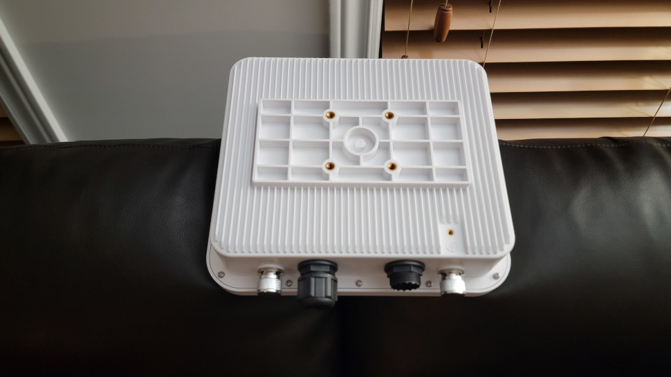 EnGenius EOC655 back