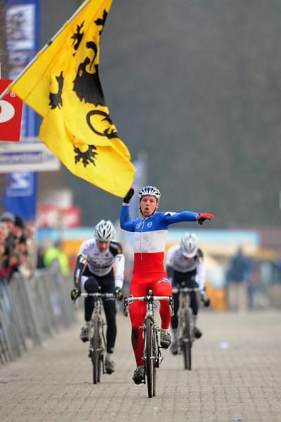 Francis Mourey (Fran&ccedil;aise des Jeux) sprints to victory in the Grote Prijs De Ster.