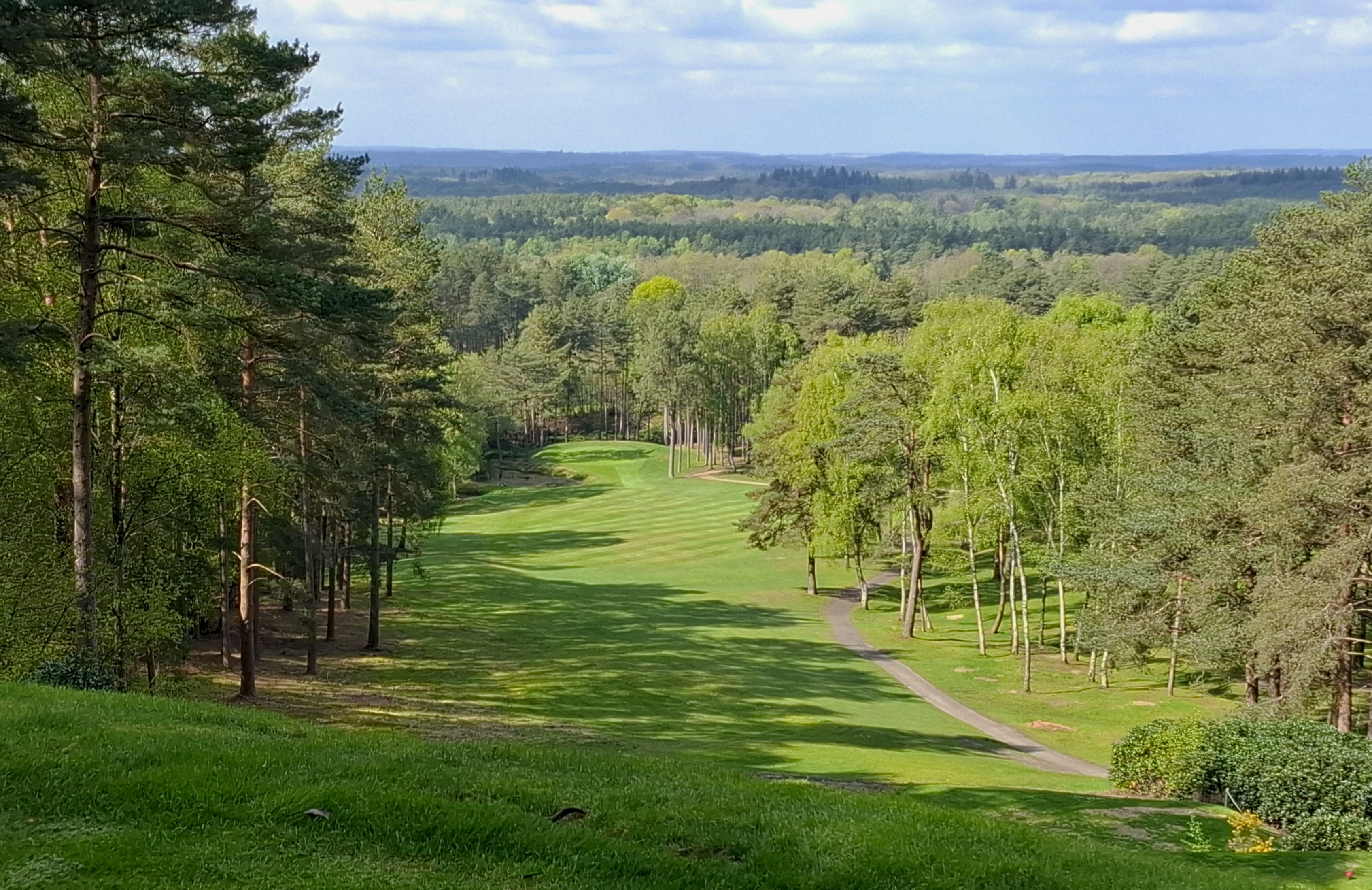The downhill 5th hole at Old Thorns