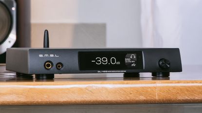 SMSL DL400 headphone DAC – expanded using generative AI