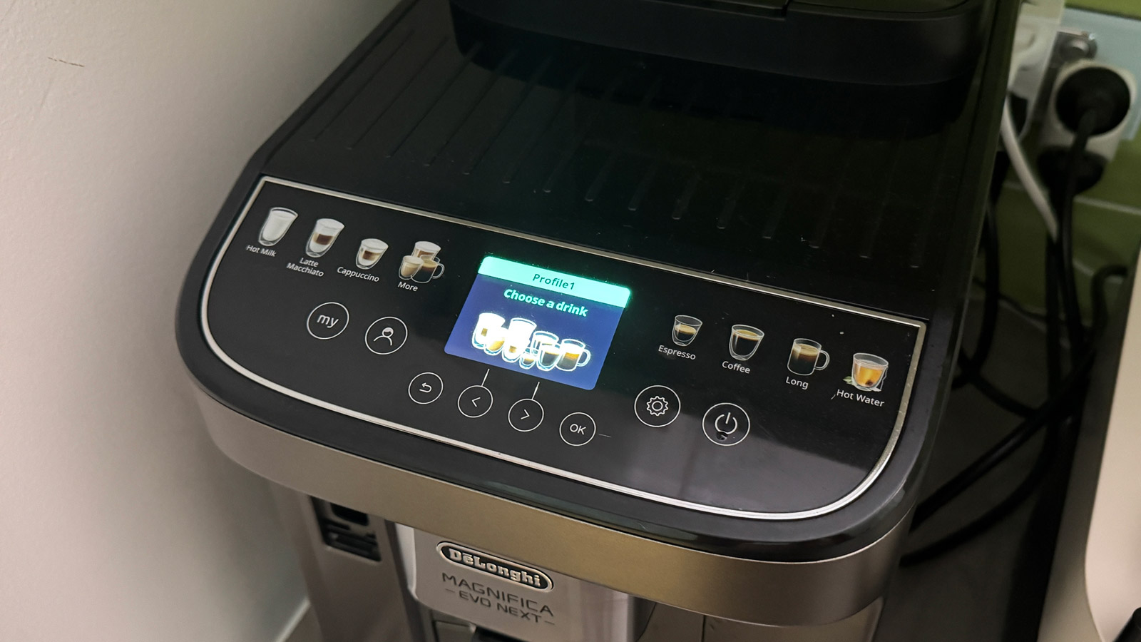 Drink selection menu on the De'Longhi Magnifica Evo Next coffee machine.