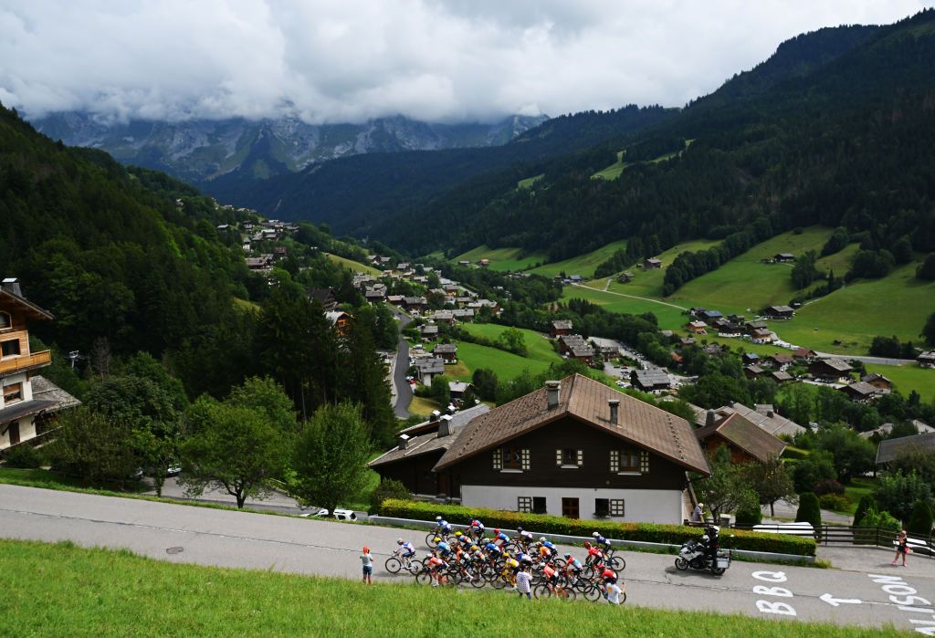 LE GRAND BORNAND FRANCE AUGUST 17 A general view of Sarah Gigante of Australia and AG Insurance Soudal Team Mareille Meijering of The Netherlands and Movistar Team Evita Muzic of France and Team FDJ SUEZ Katarzyna Niewiadoma of Poland and Team CanyonSRAM Racing Yellow leader jersey Gaia Realini of Italy and Team Lidl Trek Cedrine Kerbaol of France and CERATIZITWNT Pro Cycling Team Lucinda Brand of The Netherlands and Team Lidl Trek and the peloton competing during the 3rd Tour de France Femmes 2024 Stage 7 a 1664km stage from Champagnole to Le Grand Bornand 1265m UCIWWT on August 17 2024 in Le Grand Bornand France Photo by Dario BelingheriGetty Images