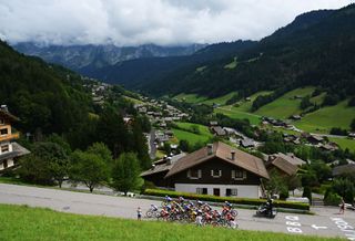 LE GRAND BORNAND FRANCE AUGUST 17 A general view of Sarah Gigante of Australia and AG Insurance Soudal Team Mareille Meijering of The Netherlands and Movistar Team Evita Muzic of France and Team FDJ SUEZ Katarzyna Niewiadoma of Poland and Team CanyonSRAM Racing Yellow leader jersey Gaia Realini of Italy and Team Lidl Trek Cedrine Kerbaol of France and CERATIZITWNT Pro Cycling Team Lucinda Brand of The Netherlands and Team Lidl Trek and the peloton competing during the 3rd Tour de France Femmes 2024 Stage 7 a 1664km stage from Champagnole to Le Grand Bornand 1265m UCIWWT on August 17 2024 in Le Grand Bornand France Photo by Dario BelingheriGetty Images