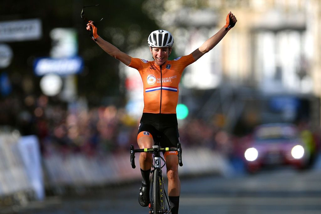 Annemiek van Vleuten (Netherlands) wins the world championship