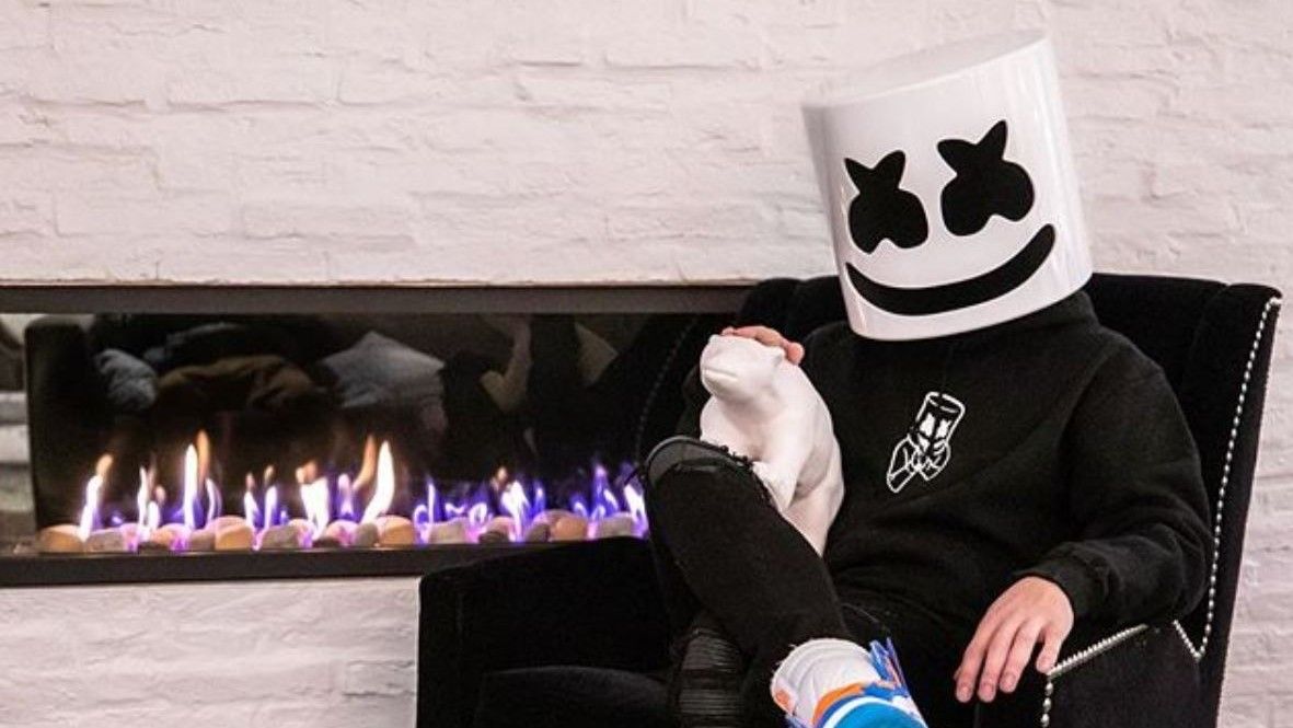 Masked EDM villain Marshmello is putting on a live show in ... - 1181 x 665 jpeg 92kB